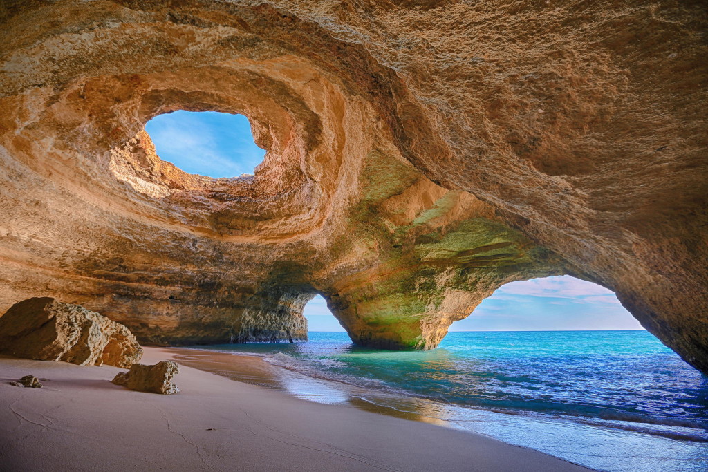 Praia no Algarve, considerado o melhor lugar para se aposentar em Portugal