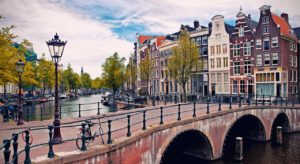 Amsterdam, uma das opções para estudar na Holanda