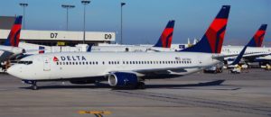 Delta vai oferecer quase 10 mil dólares para passageiros cederem lugar em voo com overbooking
