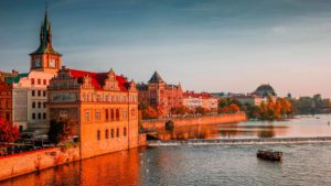 Por do sol em Praga, capital da República Tcheca
